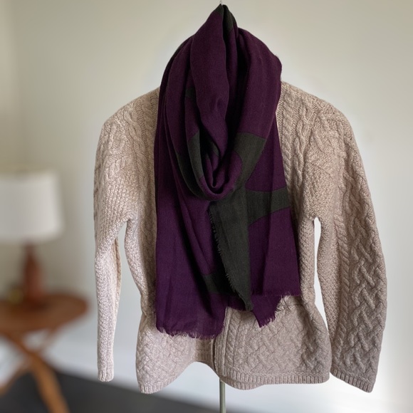 Large 100% wool scarf / shawl/ wrap - Picture 2 of 7